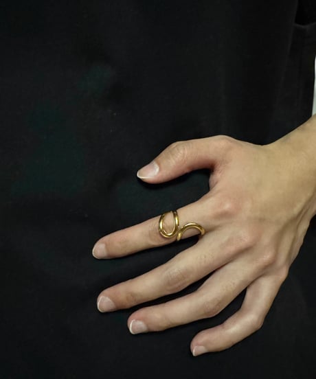 TIGRIS | smooth curve ring