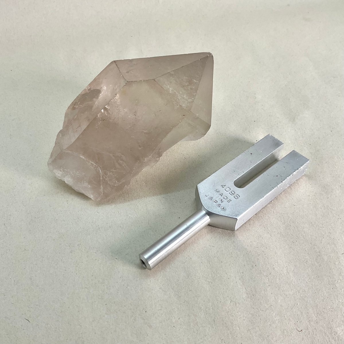 ヒマラヤ水晶マニカラン × チューニングフォーク（音叉）セット | 仲沢商店