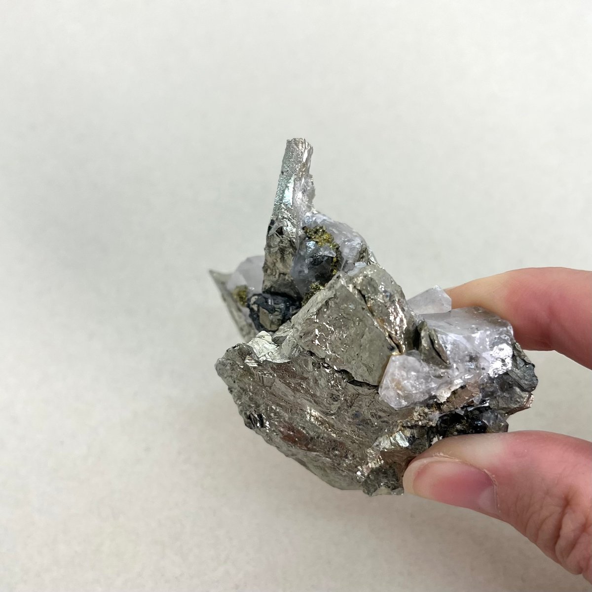 珍しい♪マダガスカル産✴︎パイライトオン水晶クラスター✴︎レア！パイライト共生 パイライト水晶共生クラスター | 仲沢商店