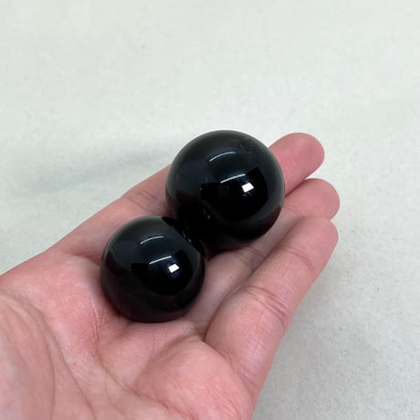 チベット産モリオンのスフィア（丸玉）鑑別済