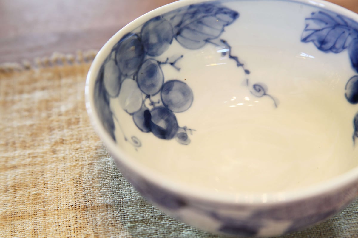 旭泉窯九谷焼 【苧野憲夫作品】彩流花器 魚花瓶、木箱付き