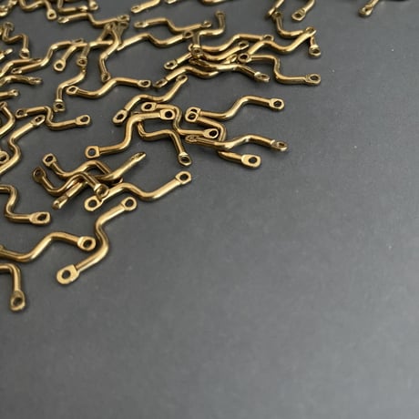 [ 4pcs ] 真鍮 デザインパーツ 18mm カーブ ジョイント ハンドメイド ブラス チャーム メタル パーツ tp-10090