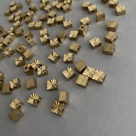 [ 4pcs ] 真鍮 デザインパーツ 5mm スクエア ラジアルカット スペーサー ブラス チャーム メタル パーツ tp-10074