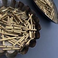 [ 4pcs ] 真鍮 デザインパーツ 20mm スクエア メタルスティック 中央穴 スペーサー ブラス メタル パーツ tp-10087