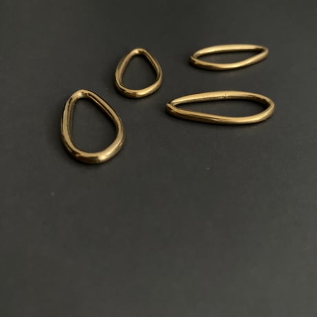 [ 1pcs ] 3cm Mサイズ メタル リングパーツ ゴールド サージカルステンレス 変形 ナチュラルドロップ チャーム p-2119242