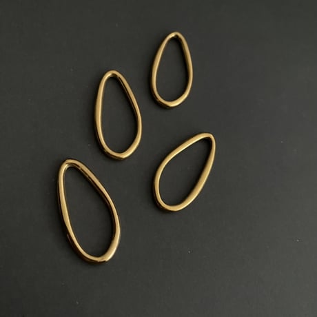 [ 1pcs ] 3cm Mサイズ メタル リングパーツ ゴールド サージカルステンレス 変形 ナチュラルドロップ チャーム p-2119242
