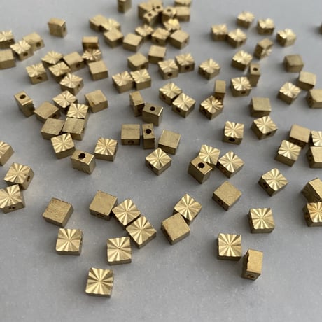 [ 4pcs ] 真鍮 デザインパーツ 5mm スクエア ラジアルカット スペーサー ブラス チャーム メタル パーツ tp-10074