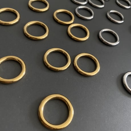 [ 4pcs ] LL 20mm サークル リング [ ゴールド / シルバー ] シームレス サージカルステンレス チャーム メタル リングパーツ p-2119259