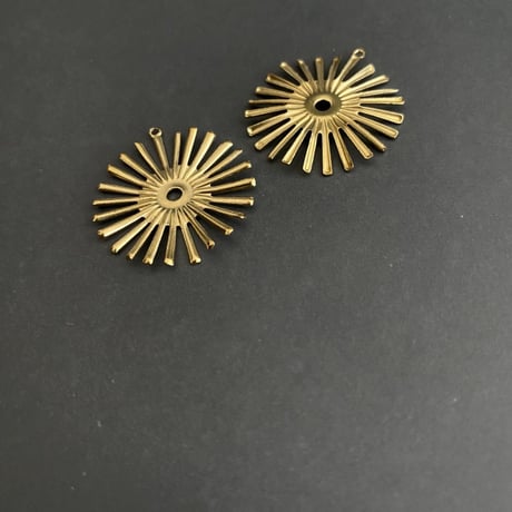 [ 4pcs ] 真鍮 デザインパーツ 28mm フラワー 太陽 花 モチーフ プレート ブラス チャーム メタル パーツ tp-10083
