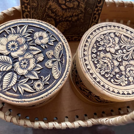 白樺の木の皮で作ったロシアの小物入れ