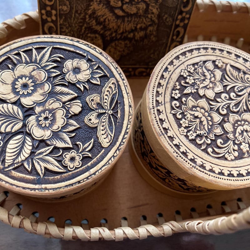 白樺の木の皮で作ったロシアの小物入れ | ほんのむし堂