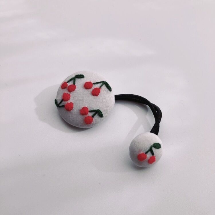 ヘアゴム 手刺繍 さくらんぼ ピンク くるみボタン | PETIT LOULOU