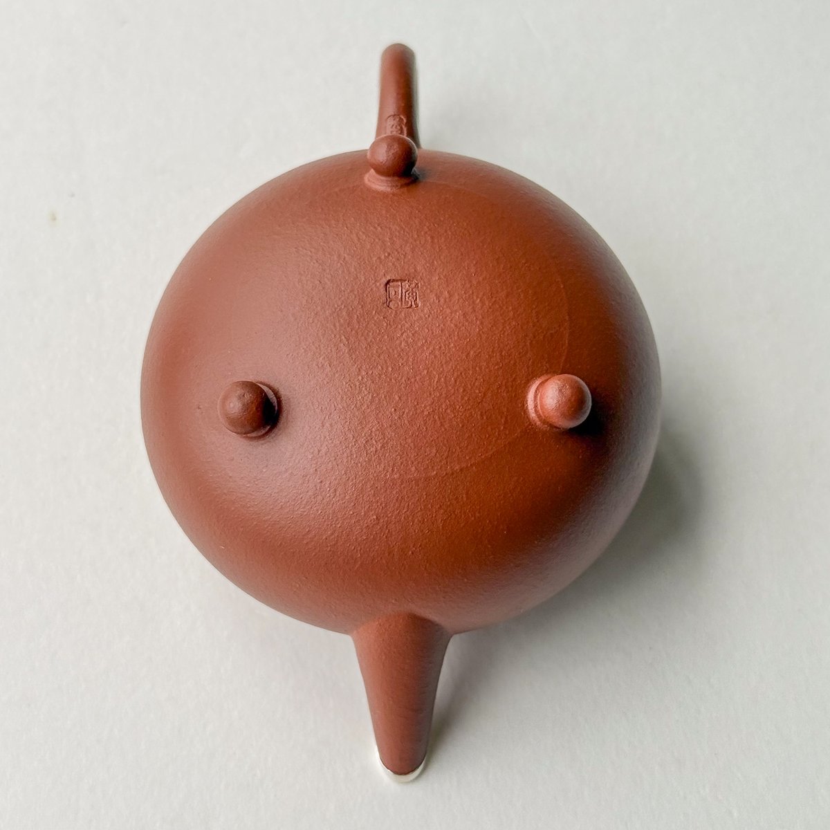 三足水平朱泥壺【120cc】 | バンブー茶館