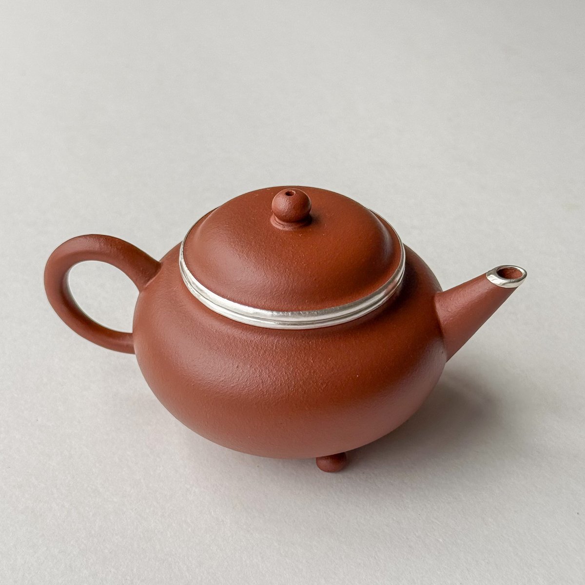 三足水平朱泥壺【120cc】 | バンブー茶館