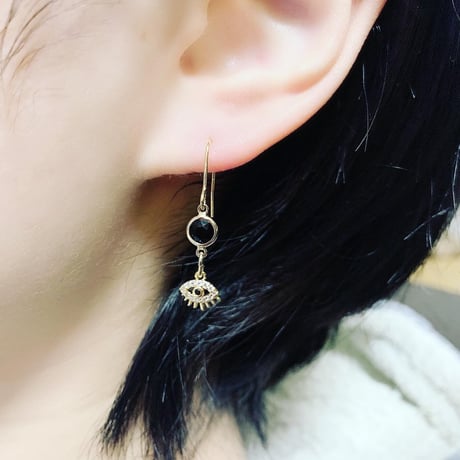 チビ目玉ピアス