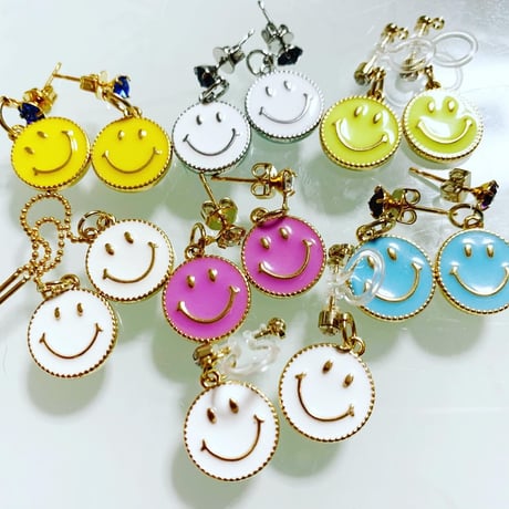 まんまるちゃんピアス　シルバーホワイト