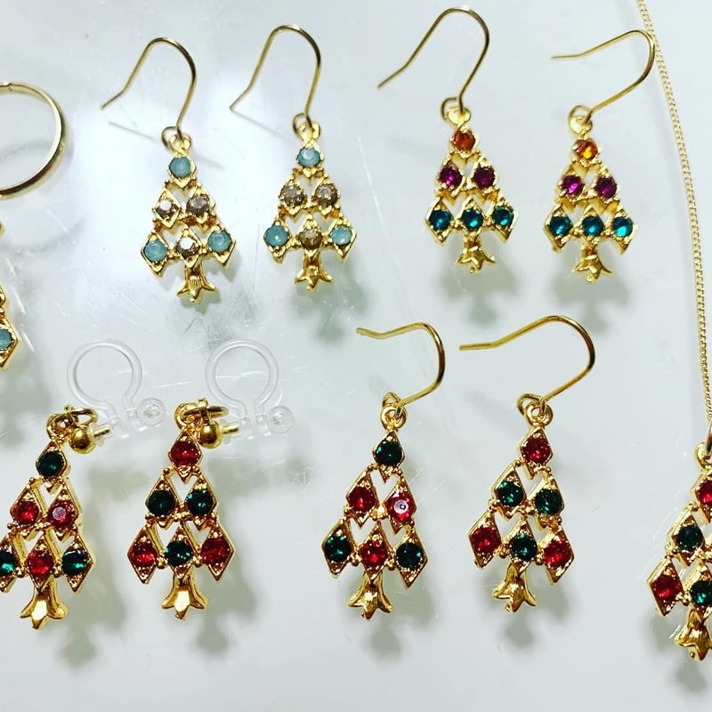 クリスマスツリーピアス・イヤリング①（クリスマスカラー ゴールド