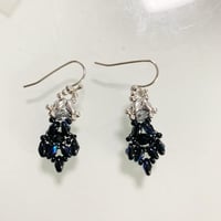 ビーズピアス　黒