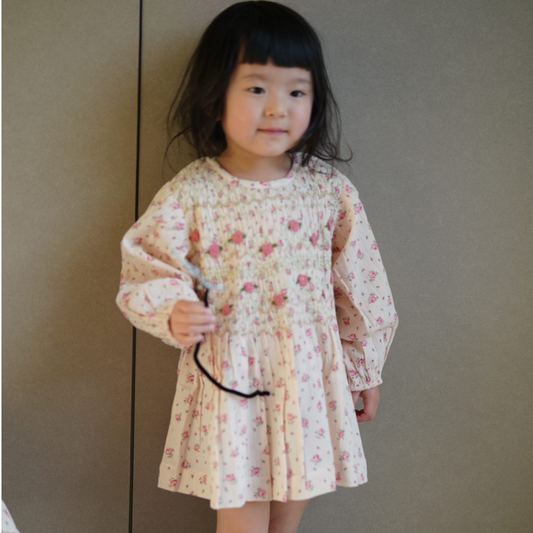 レア韓国限定 bonjour diary handsmocks blouse レア韓国限定 bonjour diary handsmocks blouse