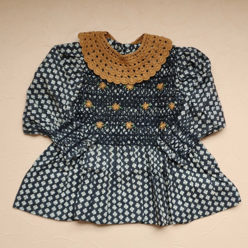 BONJOUR DIARY]【残りわずか】HANDSMOCK BLOUSE WITH REM