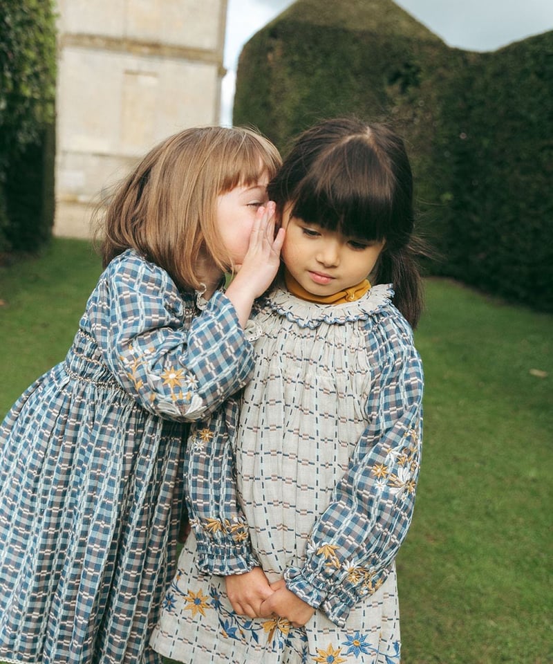 25AW新作未使用タグ付き★ Lali Kids エンブロイダリーワンピ 8Y Lali Kids]【残りわずか！】Parvati Dress | Double-Side