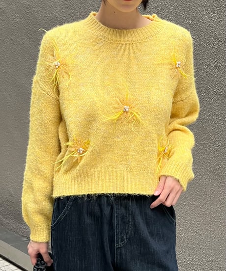 feather flower motif knit