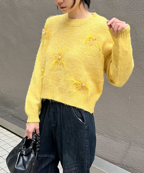 feather flower motif knit