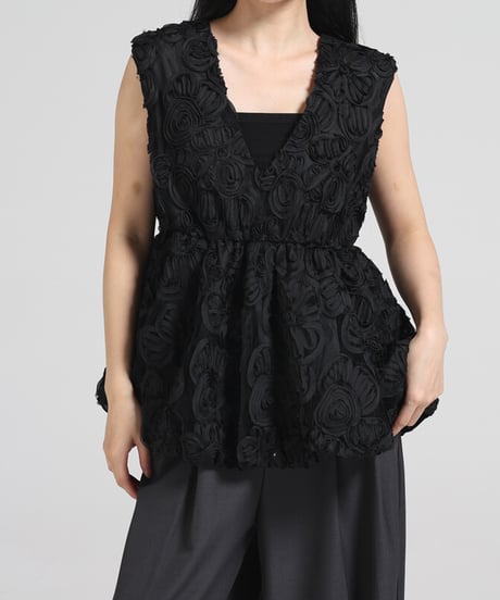 flower motif peplum vest