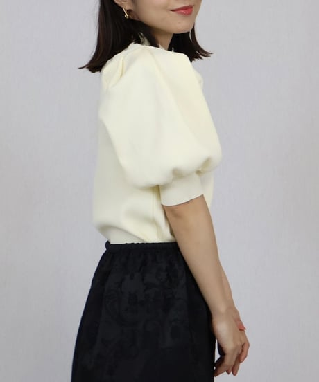 volume sleeve knit tops