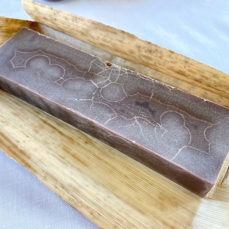 【ご自宅用】周りが硬くなる！玉家の竹皮羊羹２本入(箱なし)