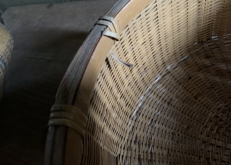竹の脚付き籠（ドーム型蓋付き）古道具