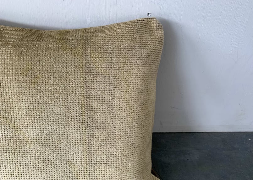 ヴィンテージのトルコ絨毯のクッションカバー(ブリーチ加工 ヴィンテージのトルコ絨毯のクッションカバー(ブリーチ加工