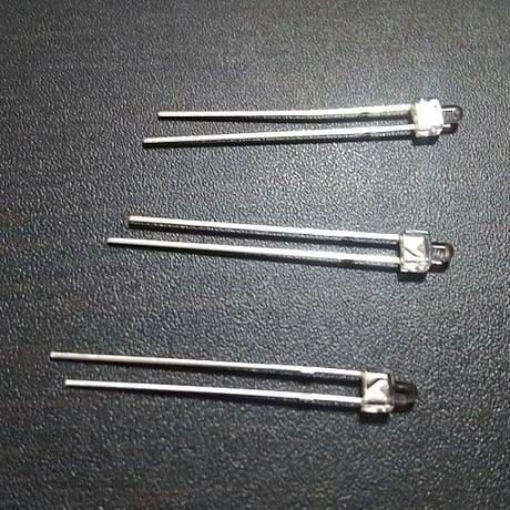 凸型ＬＥＤ　白色　先端直径２ｍｍ　先端長２．５ｍｍ　１０個
