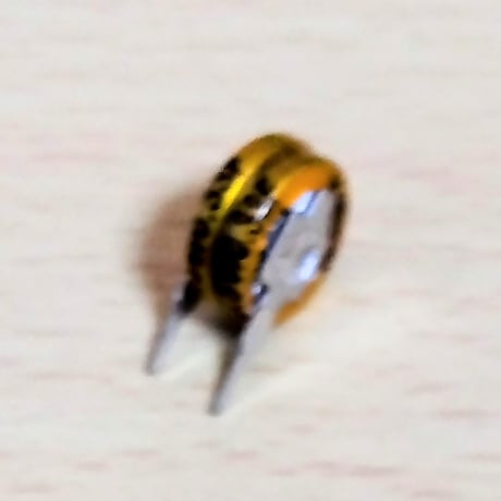 スーパーキャパシタ（電気二重層コンデンサ）５．５Ｖ　０．３３Ｆ　Vタイプ　電子回路　蓄電などに　１個