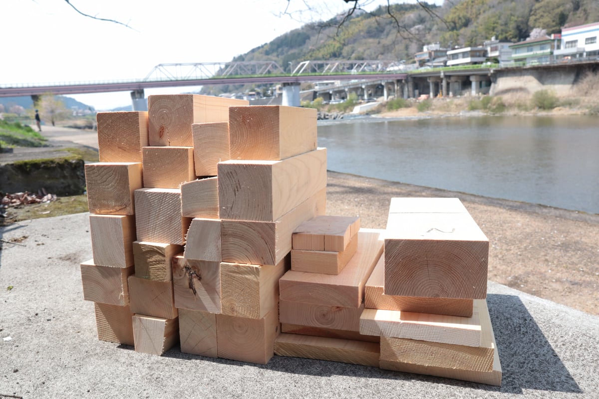 人口乾燥済み】キャンプ用の吉野ひのきの薪（吉野杉の焚き付け材付