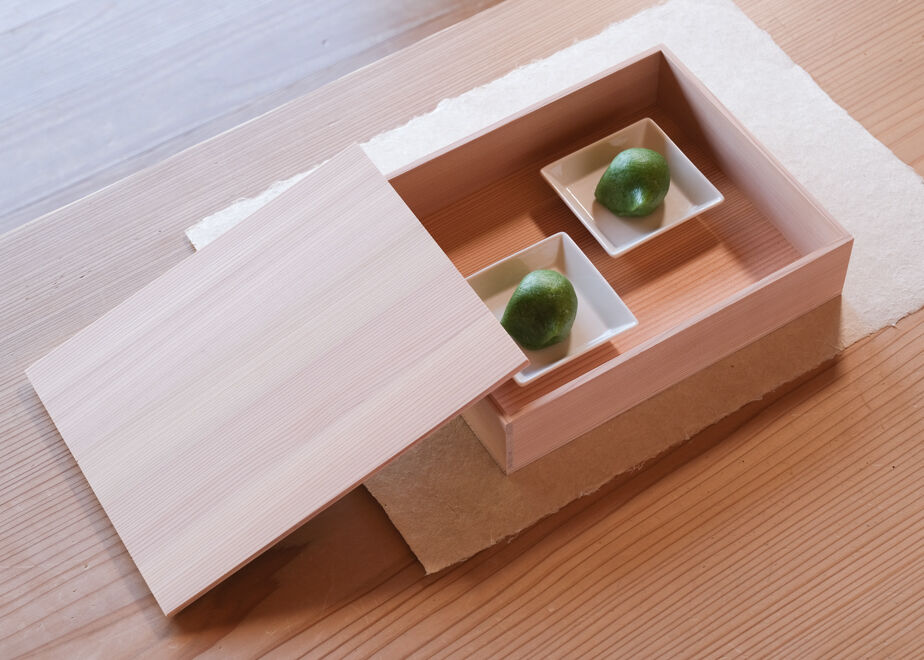 陶芸 置物 牛【五十吉作】木箱付属 Yahoo!オークション -「牛 置物」(九谷) (日本の陶磁)の落札相場