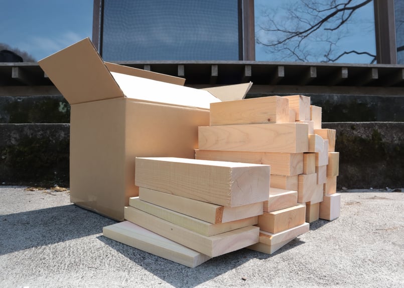 人口乾燥済み】キャンプ用の吉野ひのきの薪（吉野杉の焚き付け材付