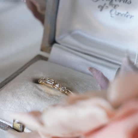 淡いイエローバゲット0.132ct・ブラウンメレ0.08ct　ダイヤモンドリング　K18WG