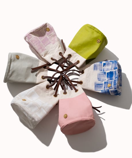 Round Tote Bag - Brick paint