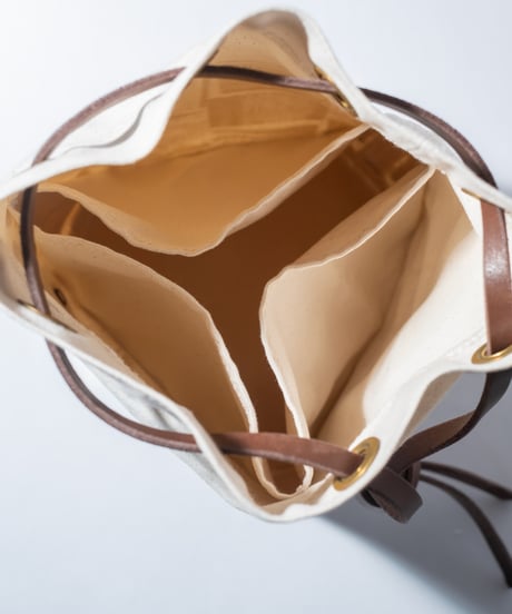 Round Tote Bag - Brick paint