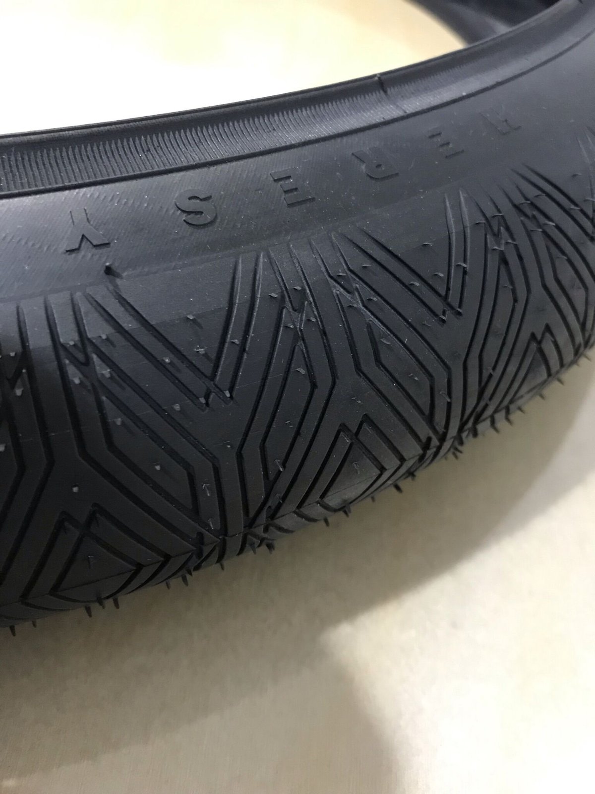 HERESY / ZEPHYR TIRE / 20 x 1.90 / wire | MANI輪