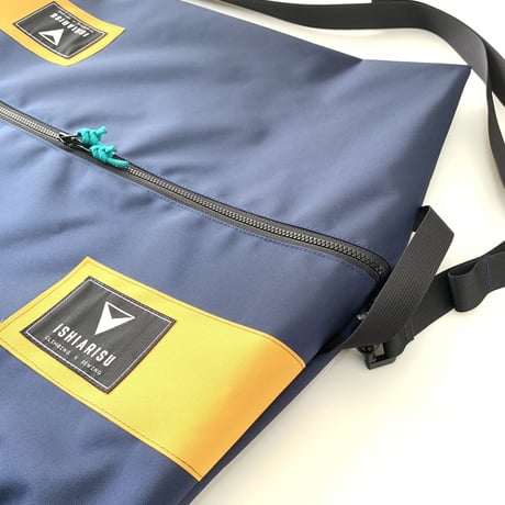 ISHIARISU”Big hug bag” Navy