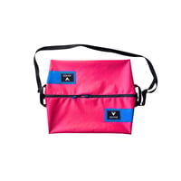 ISHIARISU”Big hug bag”Super pink ×Super Blue "