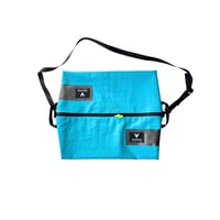 ISHIARISU”Big hug bag” Surf blue×silver grey"