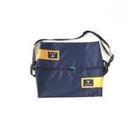 ISHIARISU”Big hug bag” Navy