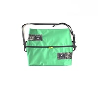 ISHIARISU”Big hug bag” Green