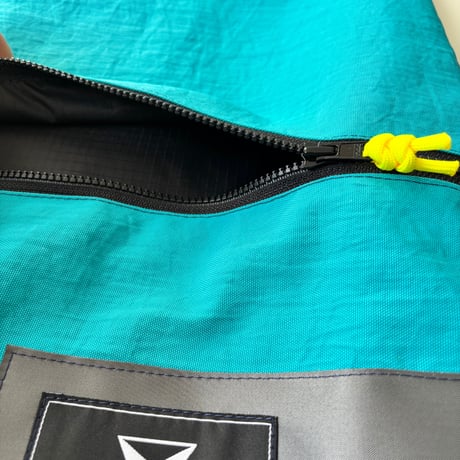ISHIARISU”Big hug bag” Surf blue×silver grey"