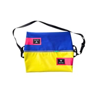 ISHIARISU”Big hug bag” Deep blue × Lemon × shocking pink "