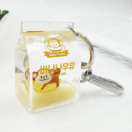 中身が動く！牛乳模様キーホルダー