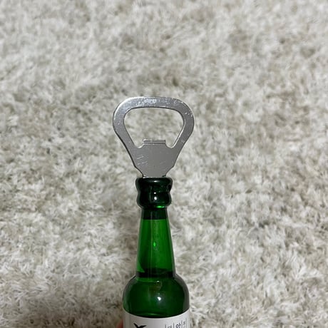 韓国お酒フィギュアのオープナー